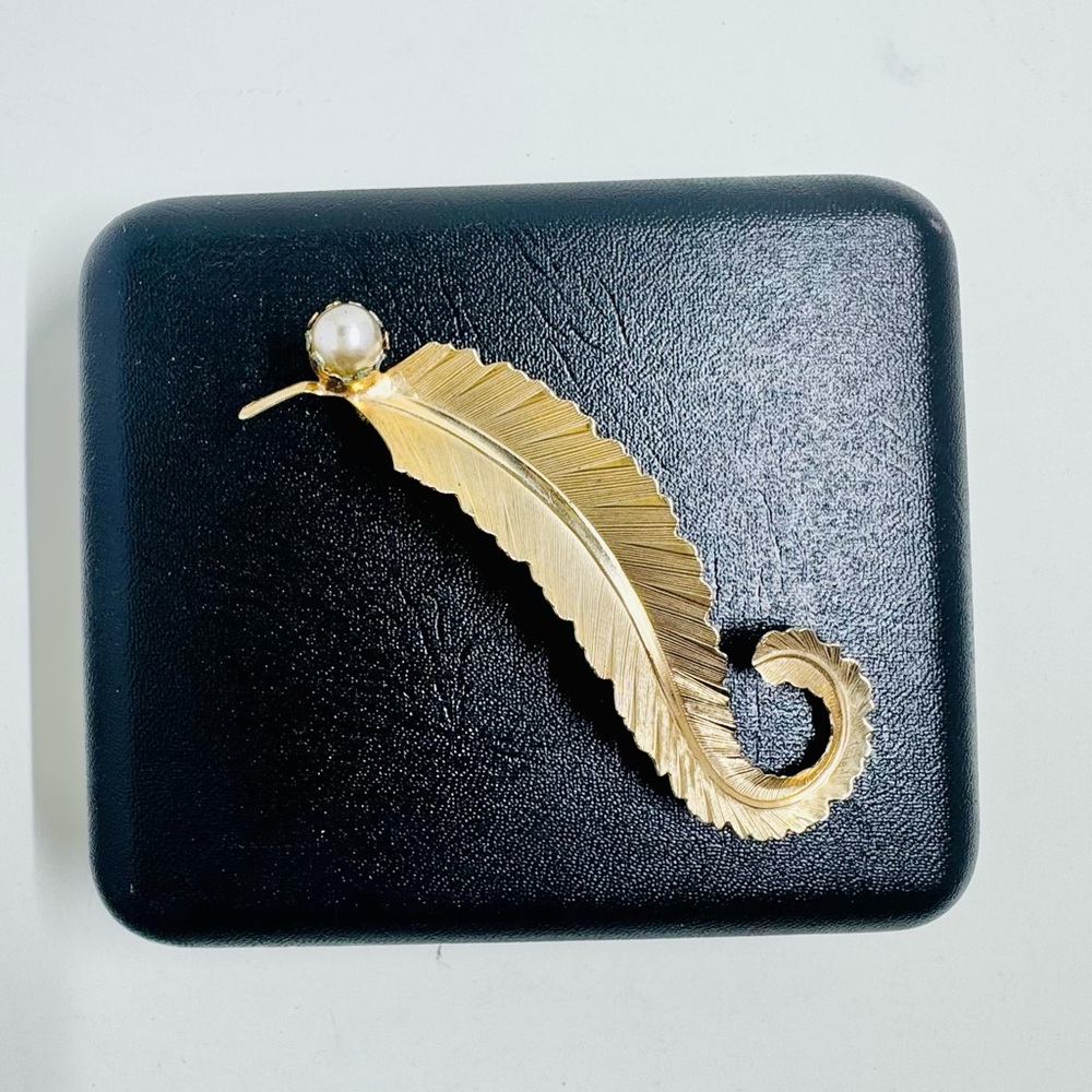 RARE Vintage Pearl Gold Leaf Brooch